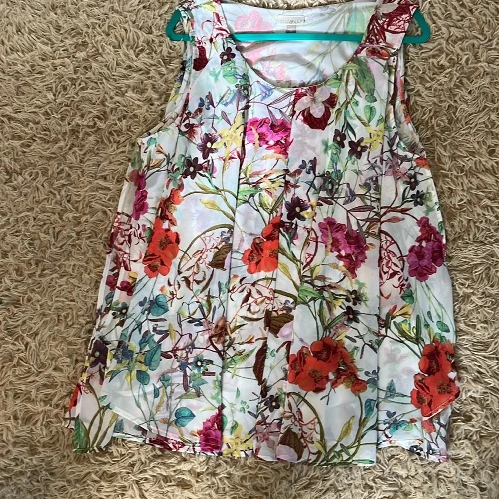 Floral flowy blouse.